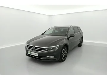 VOLKSWAGEN Passat Variant (2024)