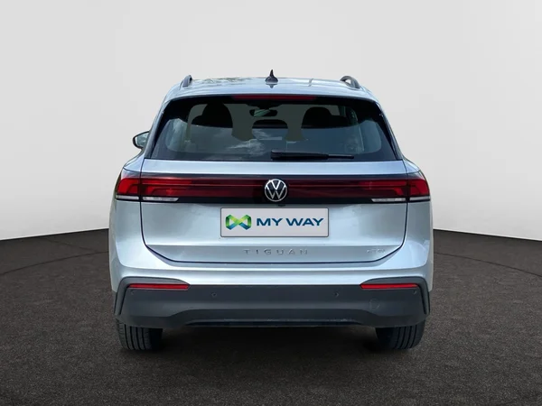 VOLKSWAGEN Tiguan (2024) — foto 11 van 16