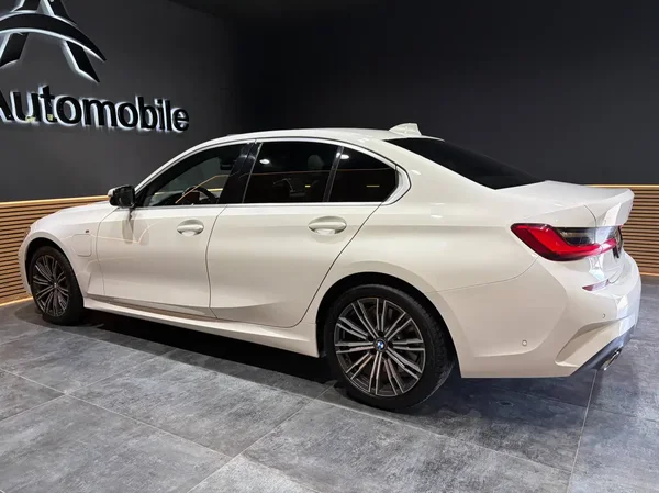 Bmw 330 (2020) — foto 26 van 36