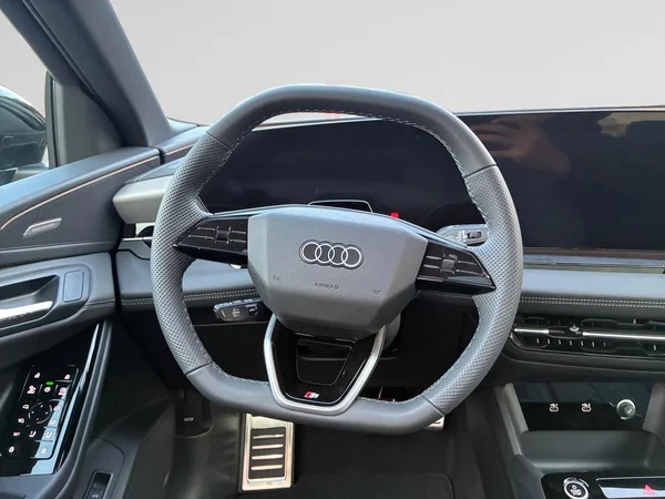 AUDI Q6 e-tron (2026) — foto 14 van 16