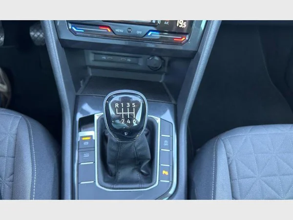 Volkswagen Tiguan (2022) — foto 11 van 29