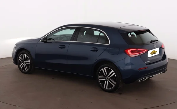 Mercedes-Benz A-Class PHEV (W177) (2020) — foto 23 van 31