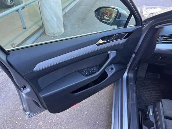 VOLKSWAGEN Passat SW (2024) — foto 4 van 13