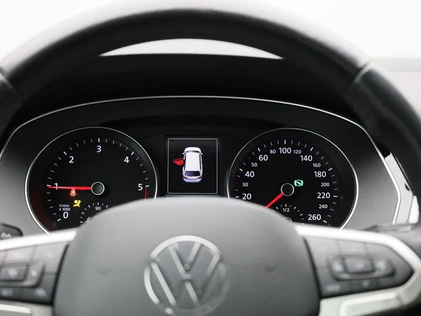 Volkswagen Passat (2021) — foto 2 van 36