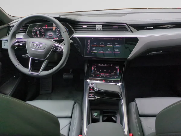 AUDI Q8 e-tron Sportback (2025) — foto 8 van 17