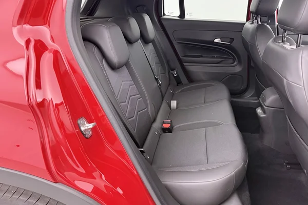 Jeep E-Avenger (2023) — foto 16 van 44