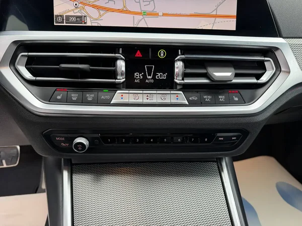Bmw 318 (2022) — foto 5 van 27