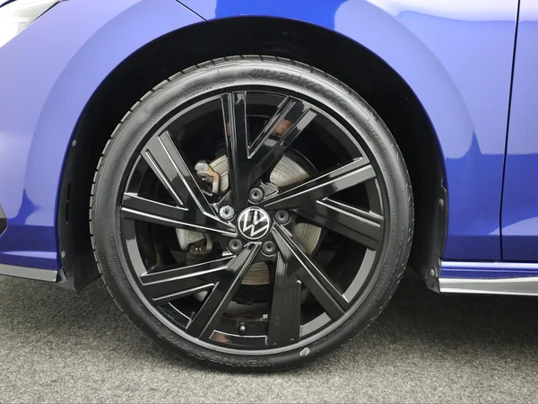 VOLKSWAGEN Golf VIII (2024) — foto 3 van 21