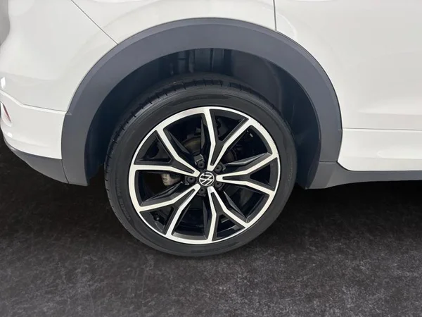 VOLKSWAGEN T-Cross (2023) — foto 28 van 28