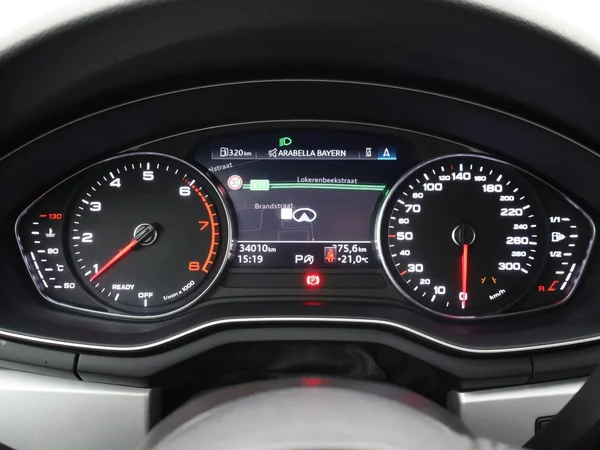 AUDI A4 Avant (2024) — foto 6 van 28