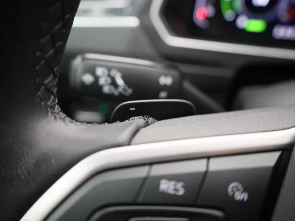 Volkswagen Tiguan (2021) — foto 15 van 41