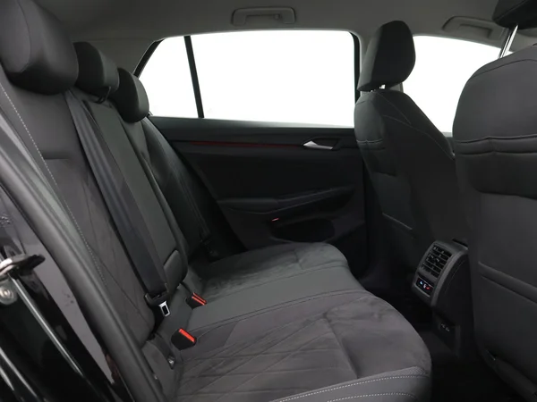 VOLKSWAGEN Golf VIII eHybrid (PHEV) (2024) — foto 2 van 25