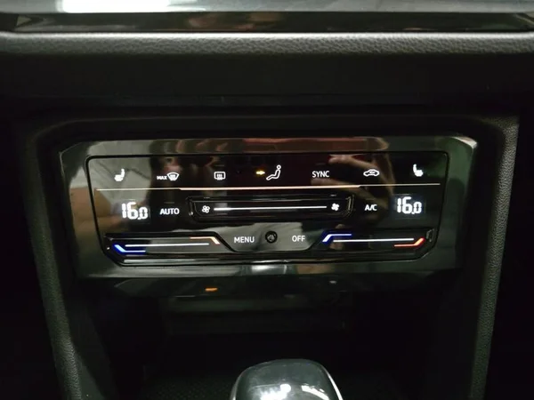 VOLKSWAGEN Tiguan Dsl (2021) — foto 20 van 32