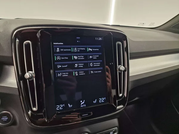 Volvo XC40 (2023) — foto 7 van 16