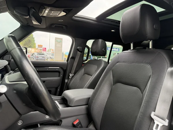 Land Rover Defender (2022) — foto 19 van 31