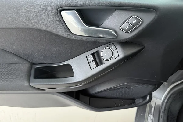 Ford Fiesta (2018) — foto 7 van 22