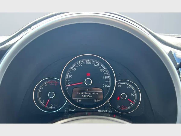 Volkswagen Beetle Cabriolet (2017) — foto 3 van 29