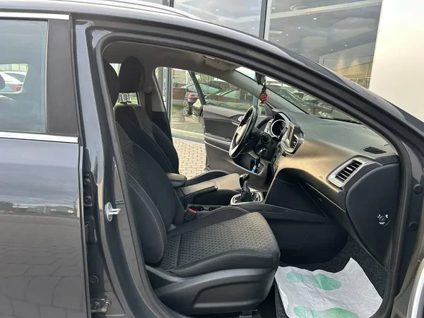 Kia Ceed (2019) — foto 3 van 17
