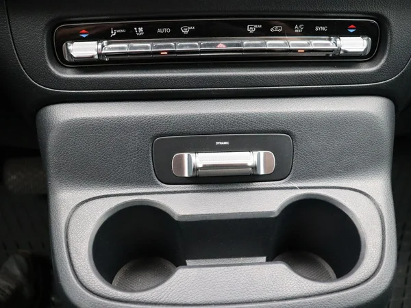Mercedes-Benz Vito (2024) — foto 10 van 28