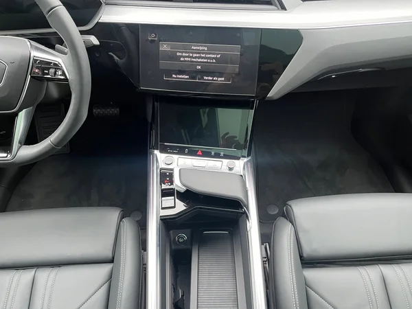 AUDI Q8 e-tron Sportback (2025) — foto 13 van 24