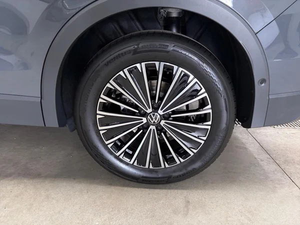 VOLKSWAGEN Tiguan (2026) — foto 15 van 22