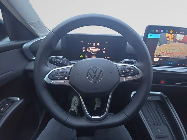 VOLKSWAGEN T-Roc (2025) — foto 2 van 24