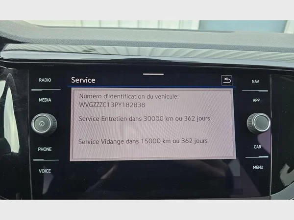 Volkswagen T-Cross (2023) — foto 13 van 28