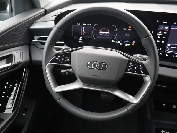 AUDI Q6 Sportback e-tron (2025) — foto 3 van 24