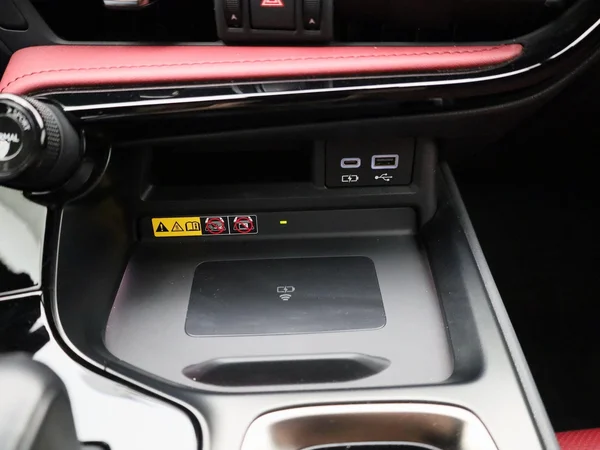 Lexus NX (2023) — foto 16 van 50
