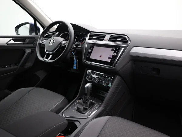 VOLKSWAGEN Tiguan (2020) — foto 19 van 25