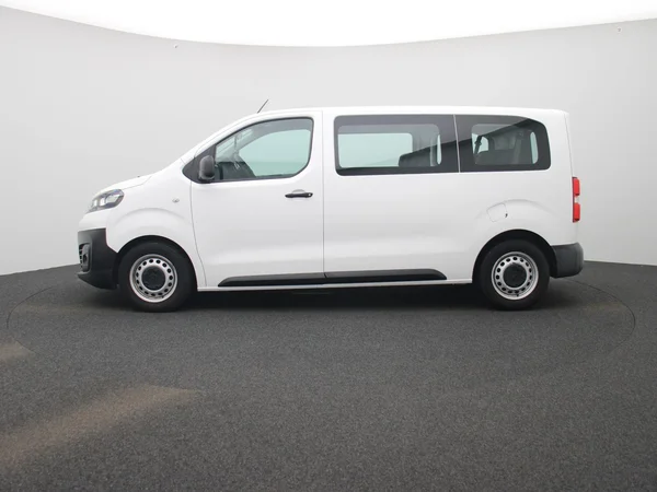 Opel Zafira Life (2020) — foto 30 van 34
