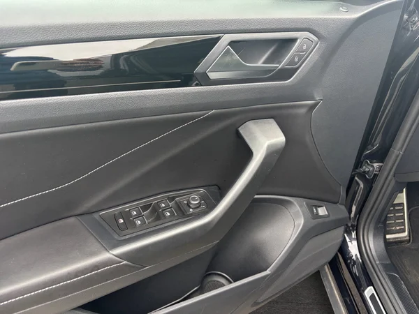 VOLKSWAGEN T-Roc (2024) — foto 6 van 23