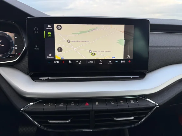SKODA Octavia Combi (2024) — foto 3 van 20