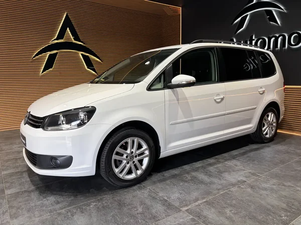 Volkswagen Touran (2015) — foto 14 van 22