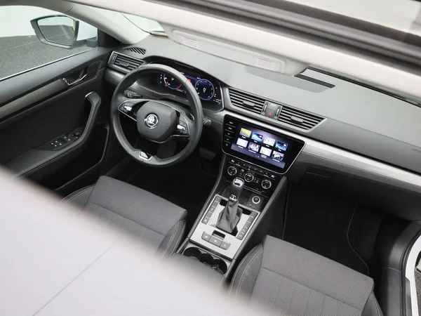 Škoda Superb (2022) — foto 36 van 47