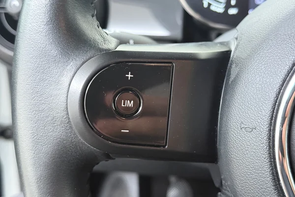 Mini Mini 5 Doors (F55 LCI II) (2021) — foto 5 van 16