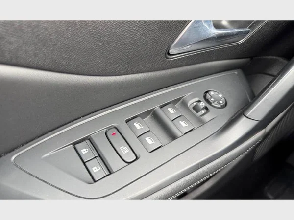Peugeot 308 SW (2024) — foto 7 van 26