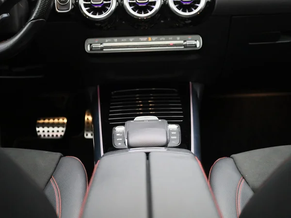 Mercedes-Benz EQA (2021) — foto 4 van 48