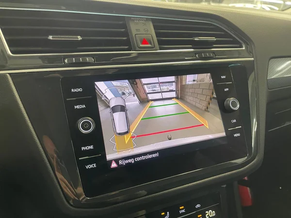 VOLKSWAGEN Tiguan (2021) — foto 9 van 24