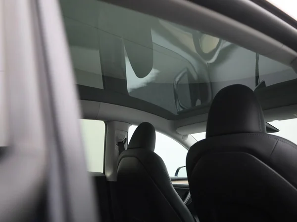 Tesla Model Y (2023) — foto 30 van 43
