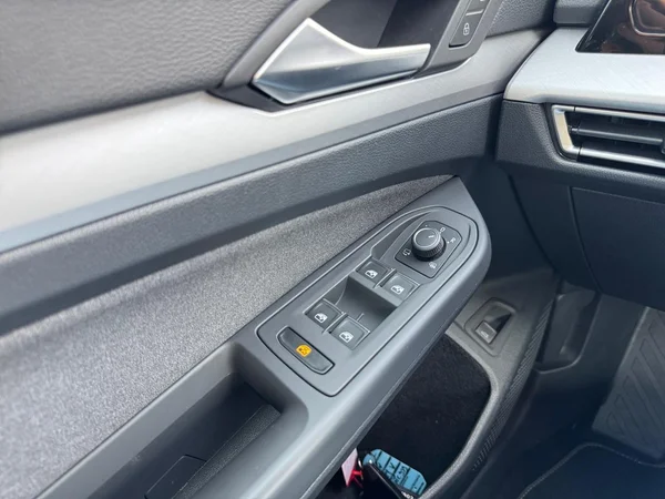 VOLKSWAGEN Golf VIII SW (2024) — foto 5 van 19