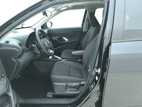 Toyota Yaris Hybrid (HEV) (2023) — foto 2 van 23