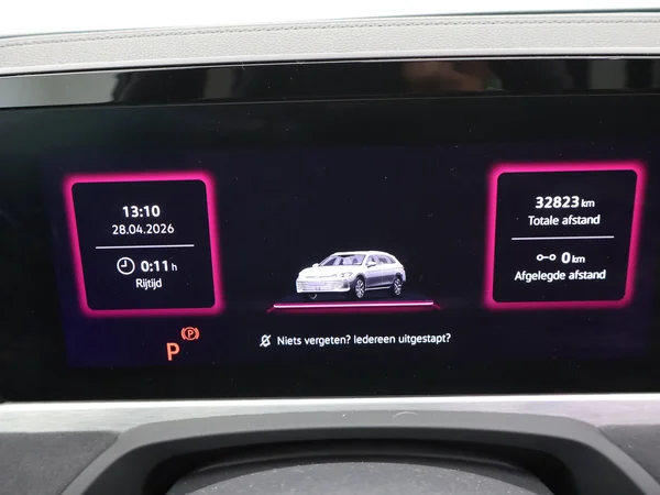 VOLKSWAGEN Passat SW (2024) — foto 22 van 31