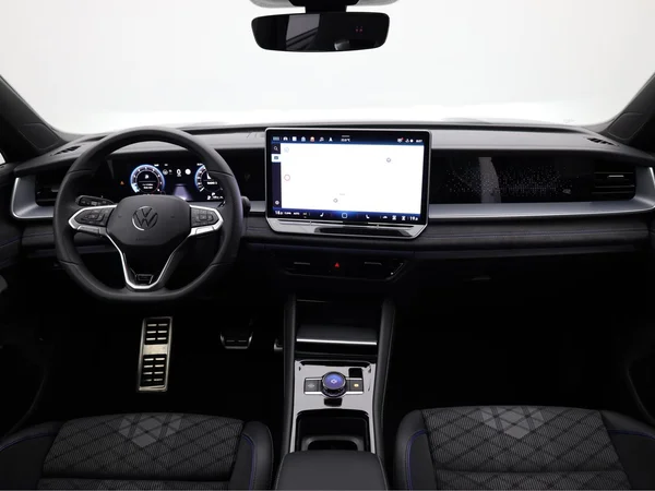 VOLKSWAGEN Tayron (2025) — foto 2 van 25