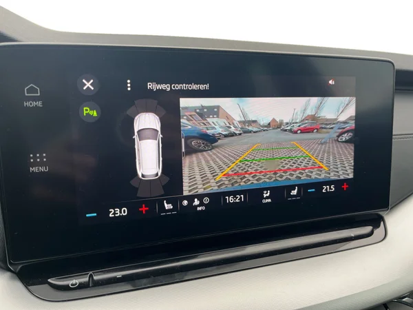 SKODA Octavia Combi (2024) — foto 15 van 24