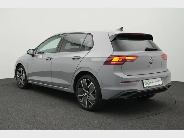 VOLKSWAGEN Golf VIII (2024) — foto 2 van 25