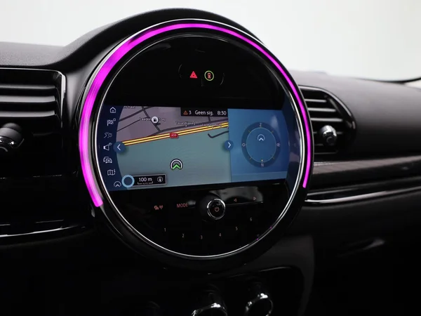 MINI Clubman (2023) — foto 15 van 32