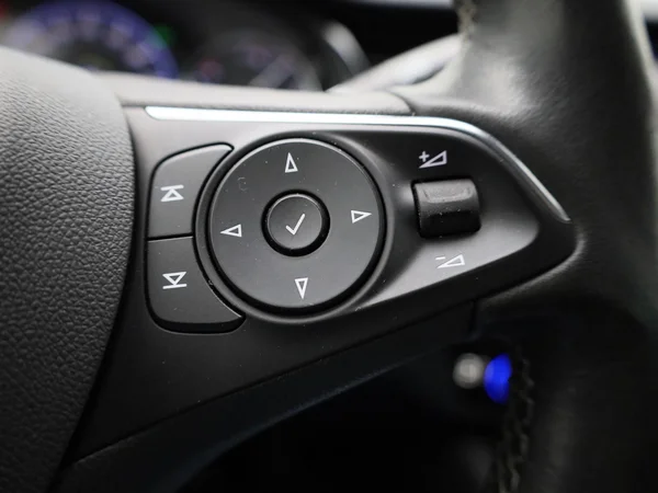 Opel Insignia (2022) — foto 8 van 40