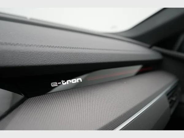 AUDI SQ8 e-tron Sportback (2023) — foto 21 van 31