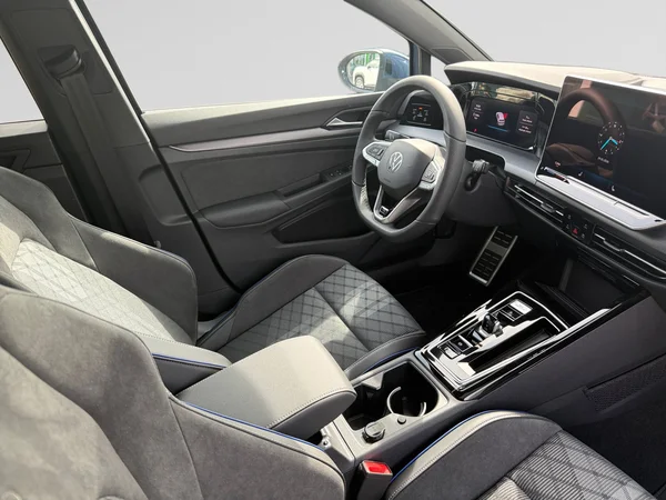 VOLKSWAGEN Golf VIII (2026) — foto 6 van 16